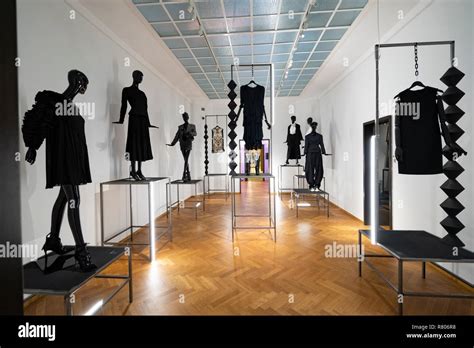 tentoonstelling givenchy gemeentemuseum den haag|Femmes Fatales .